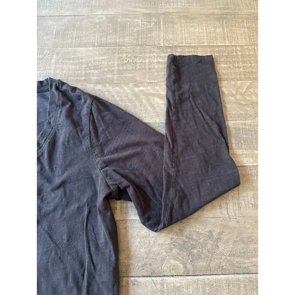 Sonoma‎ Women's Black Everyday Tee V Neck Long Sleeve Tee Size Small - Image 4