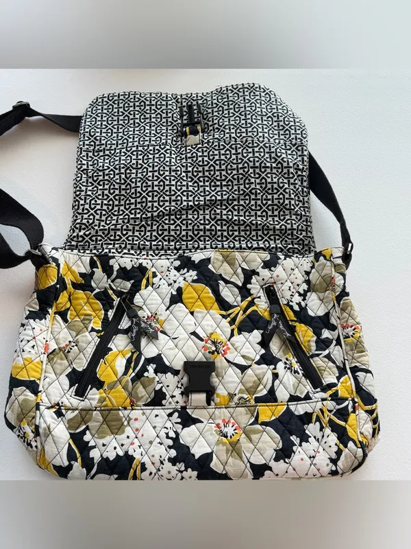 Vera Bradley Dogwood Floral Pattern Quilted Messenger Boho Bag - Image 6