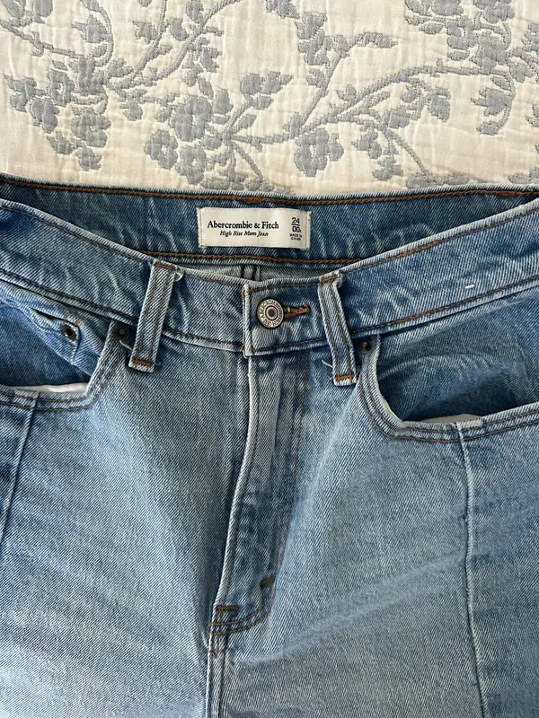 Abercrombie High-Rise Mom Jeans 00R 24 - Image 3