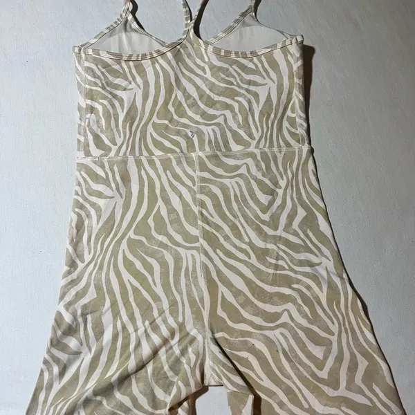 Old Navy Zebra Print activewear M - Image 3