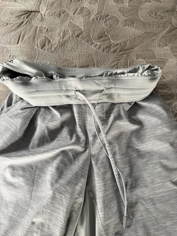 Lululemon Men’s Shorts - Image 4