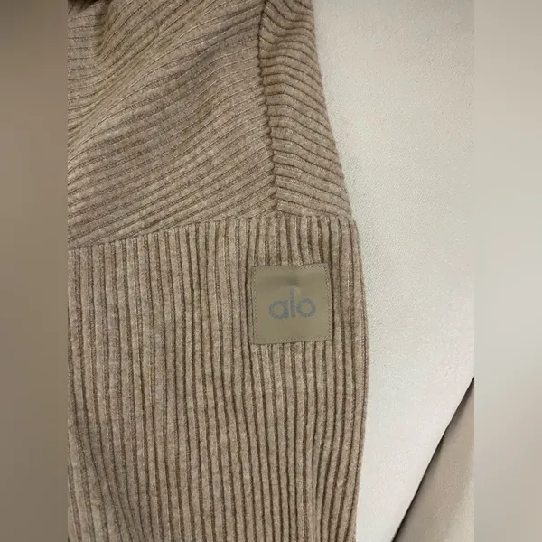 Alo Yoga NWT Muse Hoodie Ribbed in Gravel Heather Size S - Image 9