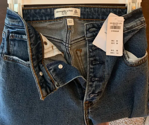 Abercrombie & Fitch "The Mom" high-rise jeans - Image 6