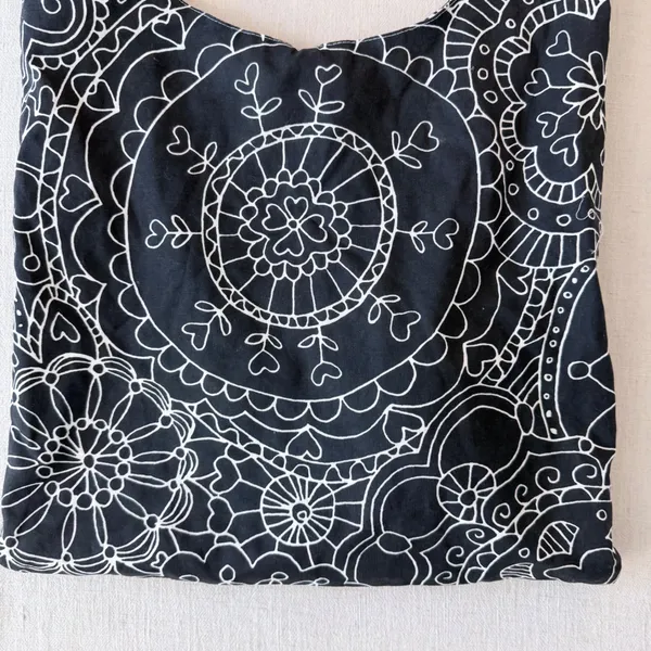 Unbranded Reversible Hobo Bag Women OS Black White Mandala Floral Tote Pouch - Image 10