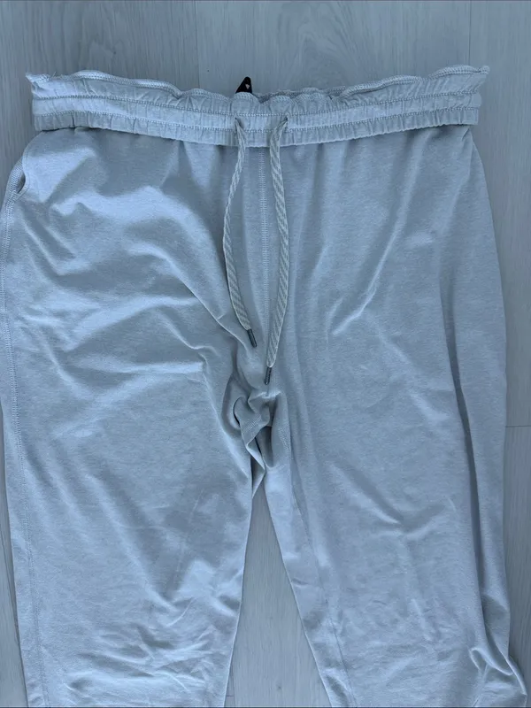 Vuori Light Gray Joggers in Size M - Image 3