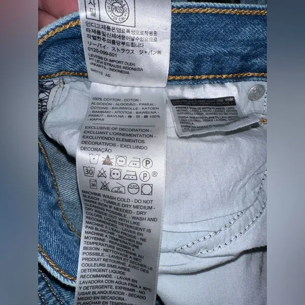Levi’s Wedgie Straight Distressed Jeans - Image 13