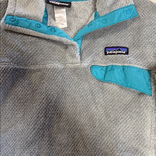 Patagonia Teal and Gray Fleece Jacket - Image 2