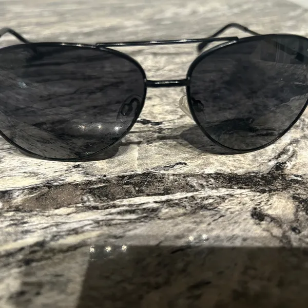 Classic Black Aviator Sunglasses - Image 2
