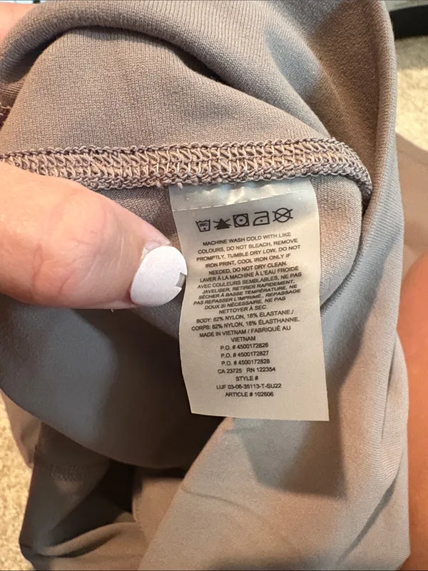 NWOT Aritzia TNAction taupe wide leg flare performance leggings size medium - Image 5