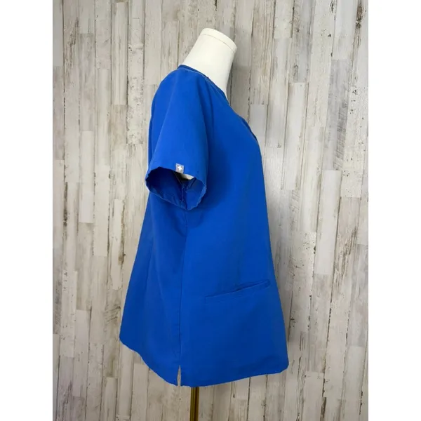 Figs Women's Casma 3 Pocket V-Neck Scrub Top‎ Medium Blue Short Sleeve Workwear - Image 5