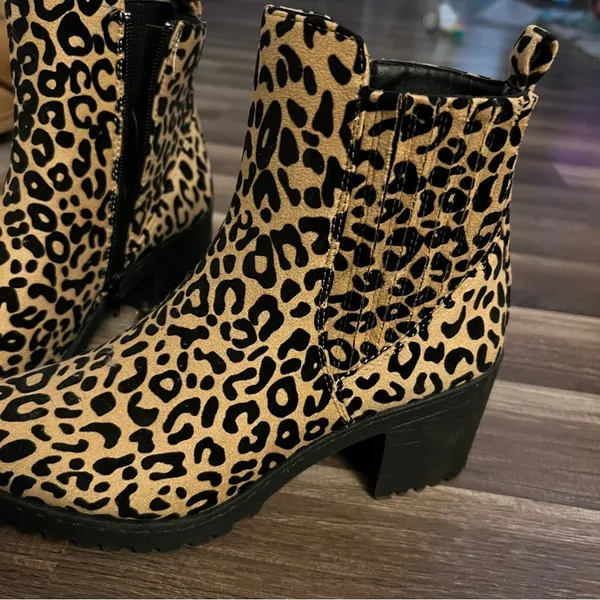 Qupid Cheetah Print Booties size 7 NWOT - Image 3
