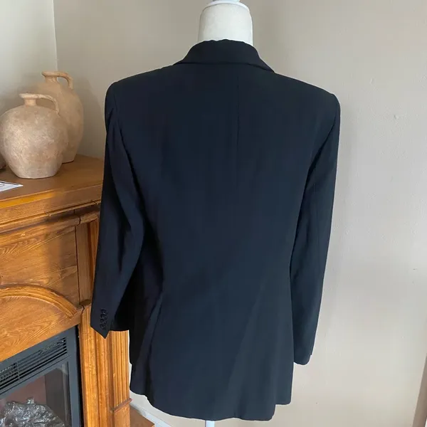 Burberry Vintage Black 3 Button Blazer - Image 4