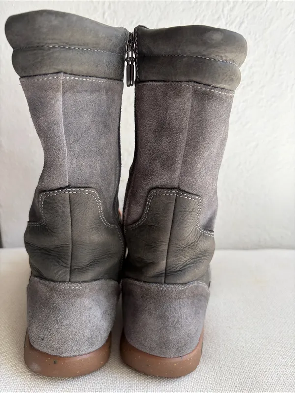 Chacos Waterproof Women's Gray Lace-Up Hiking Boots with Pink Laces - Image 3