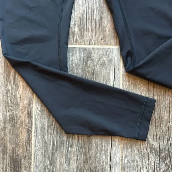 Lululemon leggings size 8 black full length - Image 3