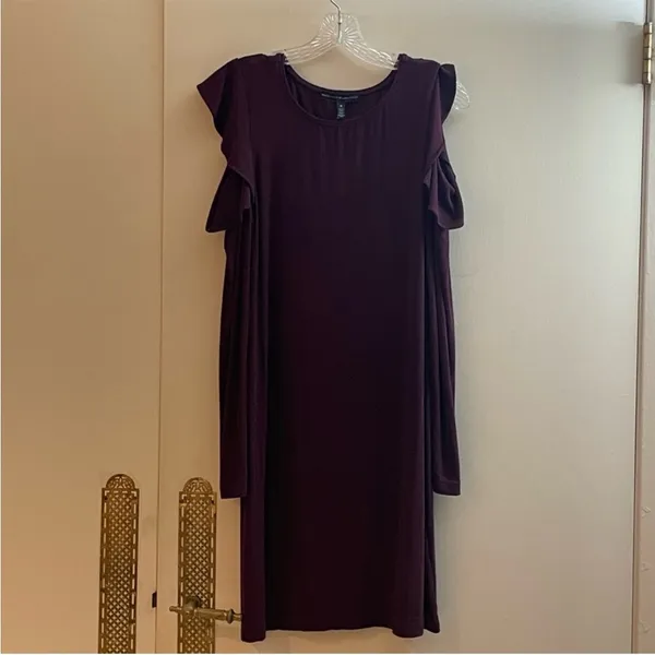 White House black Market red long sleeve ruffle cold shoulder dress size medium - Image 13