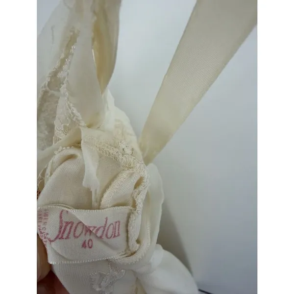 Vintage Snowdon off white lace embroidered lined floral full slip women 40 fairy - Image 4