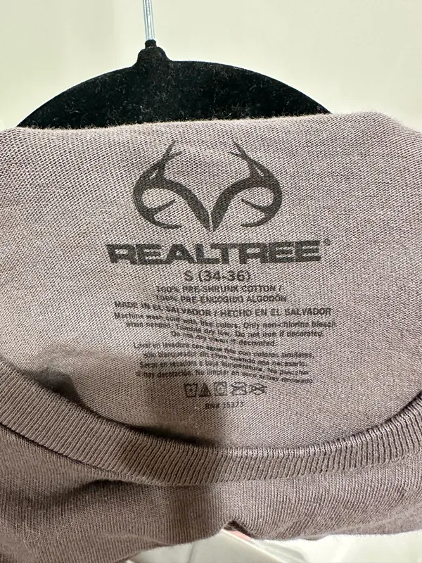 REALTREE - Grey and Green Logo Tee - Brand new, never worn! - Image 4