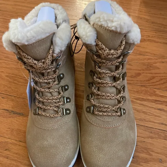 NWT Jsport Ladies Boots Size undefined - Image 2