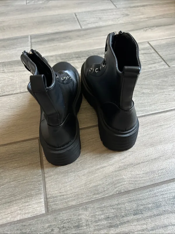 PrettyLittleThing Black Zip-Front Platform Combat Boots - Image 3