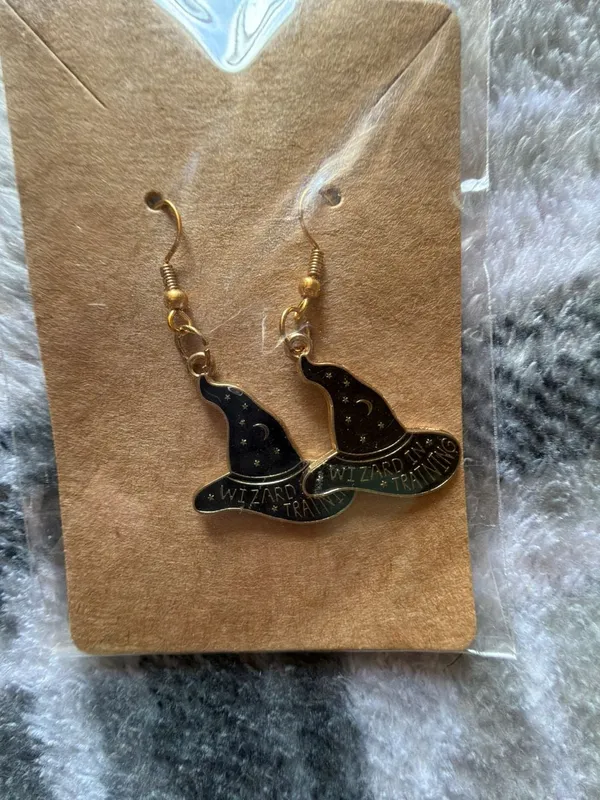 Harry Potter Inspired Wizarding School House Robe and Sorting Hat Dangle Earring Black - Image 2