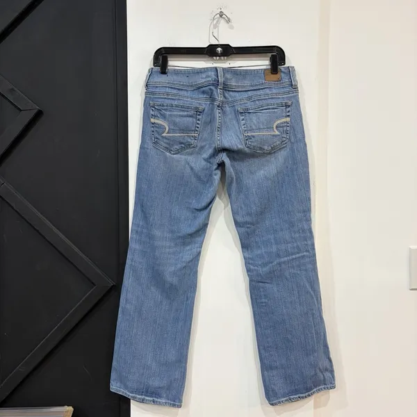 American Eagle Light Wash Slim Bootcut Jeans Size 8 Short Embroidered Pockets - Image 5