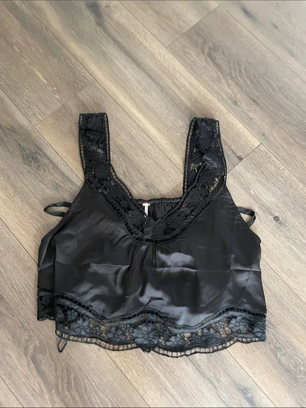 Free People Ruthie Crop Top- size Large - Image 4