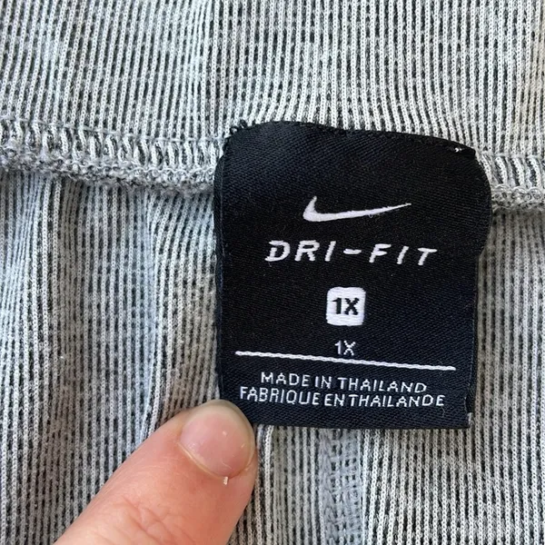 Nike Women's Gray Sweatshirt Shorts Pajamas Workout Loungewear Size 1X Dri-Fit - Image 2