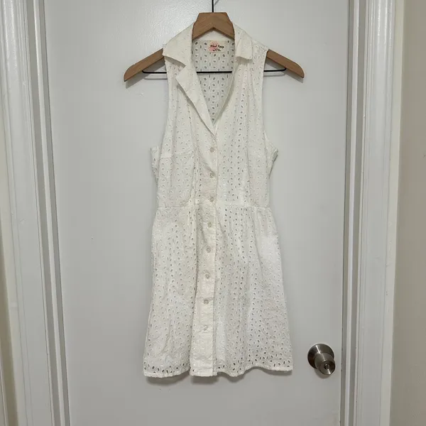 Black Poppy | White Eyelet Lace Sleeveless‎ Button Front Mini Dress, Size M - Image 2