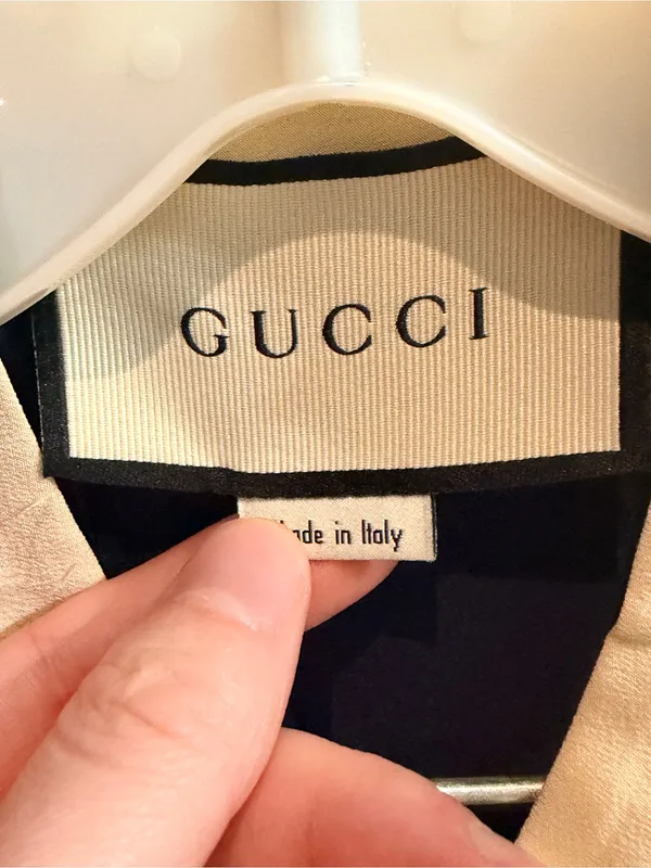 Gucci Navy Silk Blouse with Cream Contrast Trim size 38 US 2 - Missing Buttons - Image 3