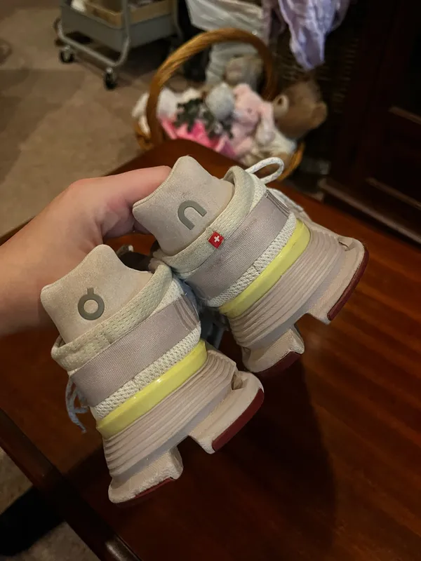 On Cloud Running Shoes - Image 4