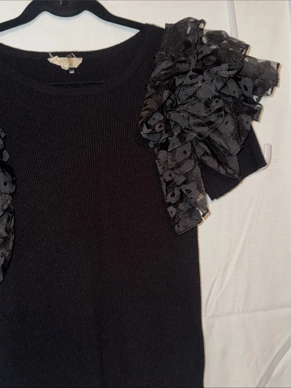 Entro Elegant Black Ruffle Sleeve Knit Top Size Large - Image 2