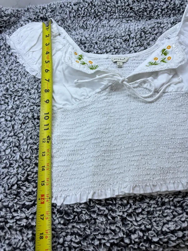 White Floral Embroidered Babydoll Split Collar Smocked Milkmaid Top Size L Boho Floral Prairie - Image 7