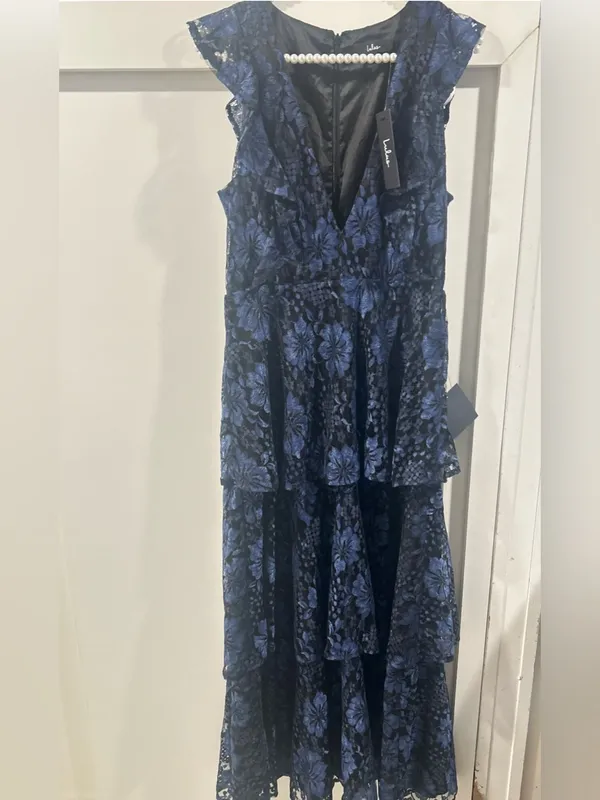 Lulus Molinetto Lace Ruffled Tiered Sleeveless Maxi Dress Floral V-Neck - Image 7