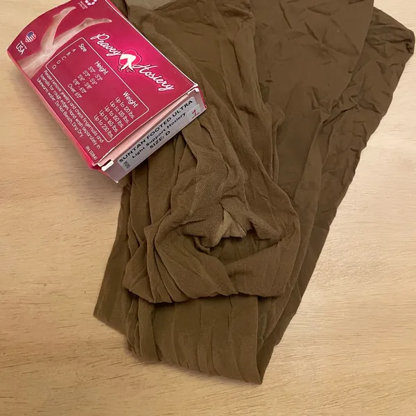 B2-1 Hooters Girl Uniform Peavey Pantyhose Suntan Ultra Footed Size D - Image 3