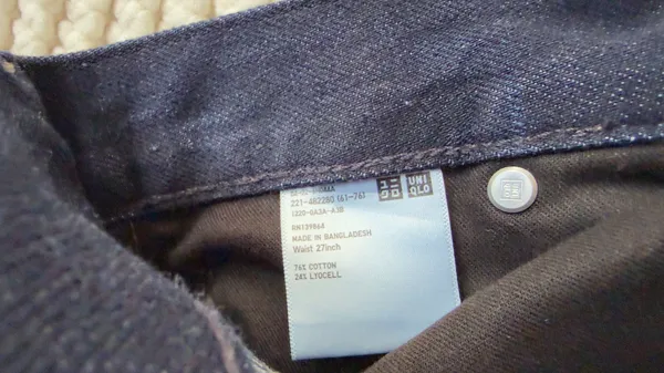 Uniqlo dark wash denim jeans size 27 - Image 9