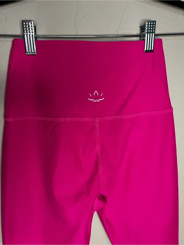 Beyond Yoga Caught in the Midi Pink Glow‎ High Waisted Leggings 24" Inseam - Image 5