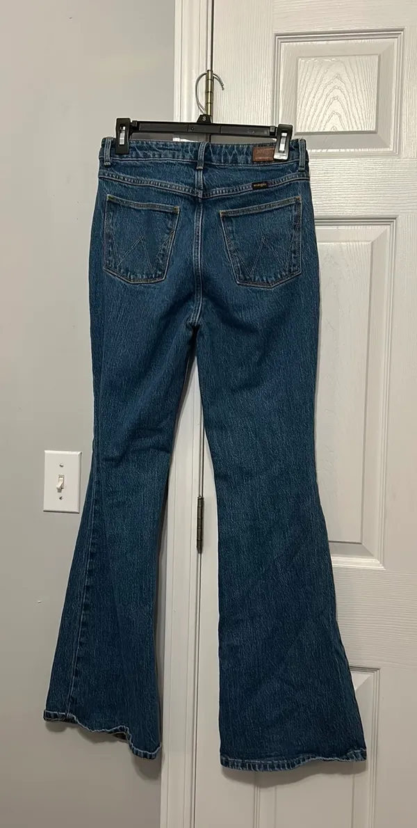 Wrangler High Rise Fierce Flares - Image 2