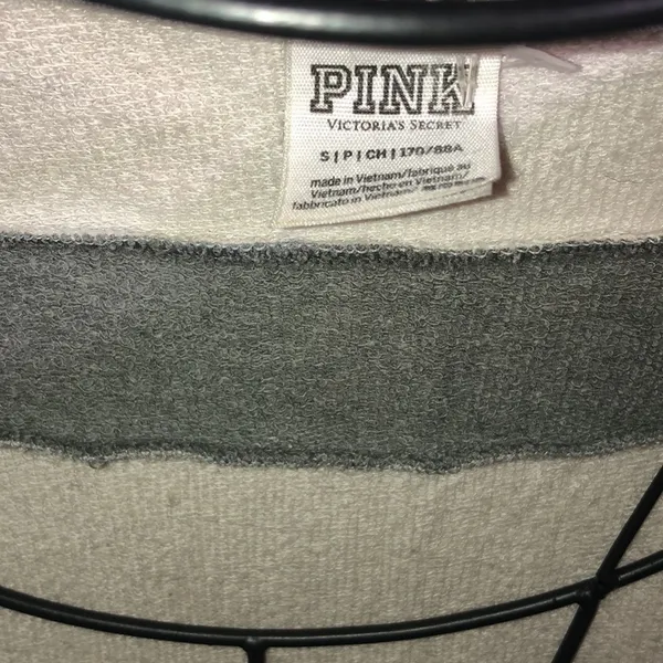 Victoria’s Secret pink off white Jersey style sweatshirt oversized size small​​​ - Image 4