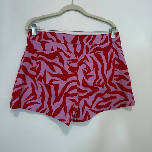 Spanx On The Go‎ Shorts in Red Pink Zebra Print Size Large - Image 4