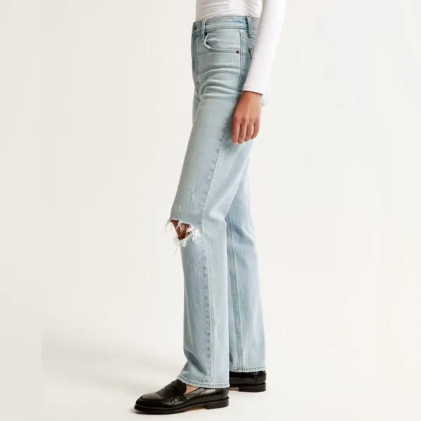 Abercrombie & Fitch 90s Straight Ultra High Rise Light Blue Jeans - Image 4