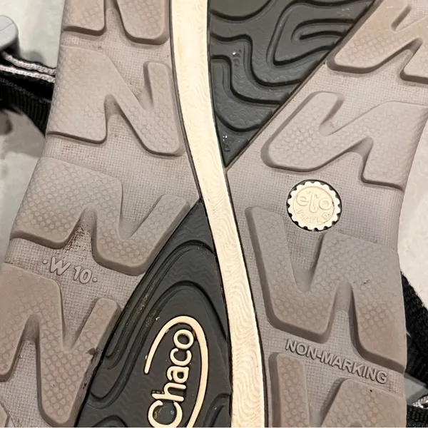 Chacos Women’s Gray & Black Classic Strappy Sandals size 10 - Image 8