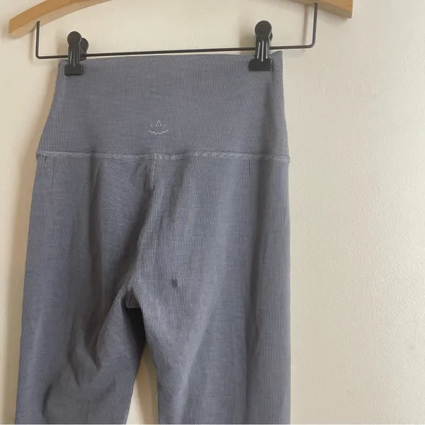 Beyond Yoga Ribbed High Rise Leggings Gray size M *flaw* - Image 7