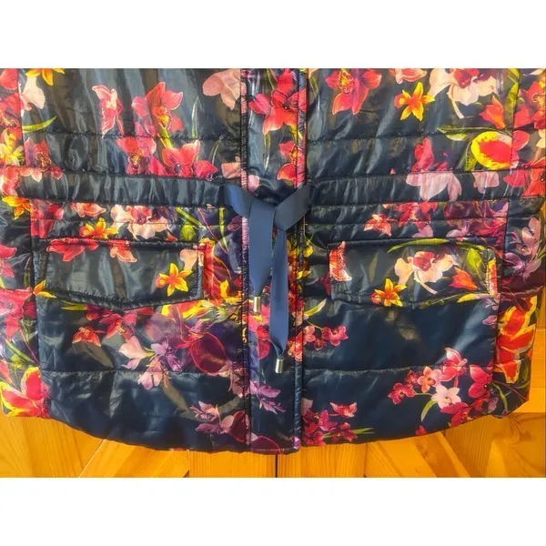 Tommy Bahama Blue Floria Estefan Aloha Full Zip Puffer Vest Size Small (5929) - Image 2