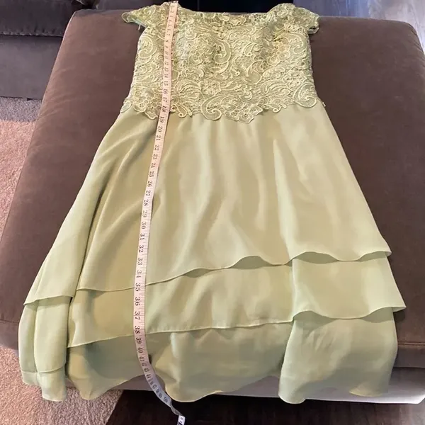 Women’s Green Chiffon & Lace Mid Length Dress with a Zip Up Back Size L NWOT - Image 10