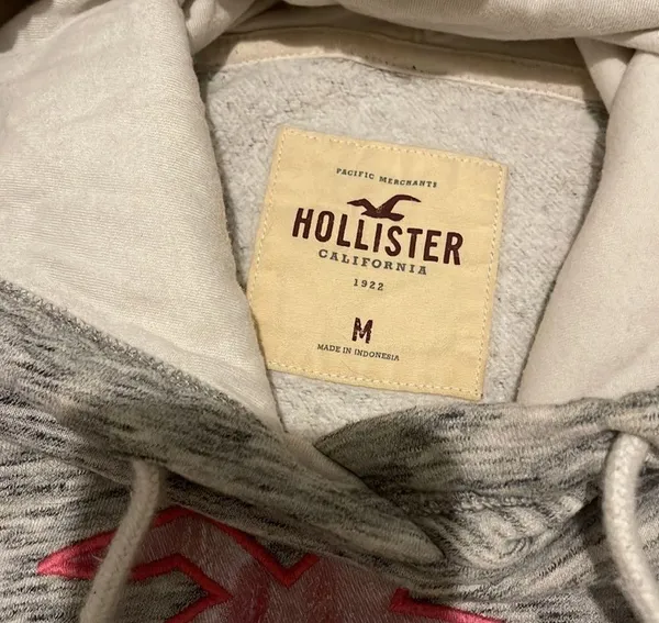 Thick Hollister hoodie for women, size medium - Image 4