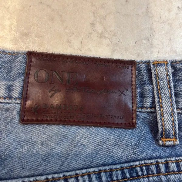 • One Teaspoon • Women’s WORN OUT daisy duke cut denim distressed shorts. - Image 7