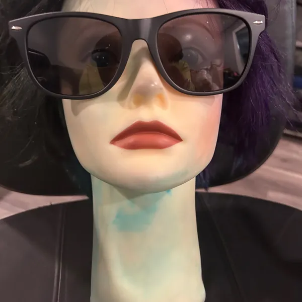 Privel Stylish Black Sunglasses - Image 3