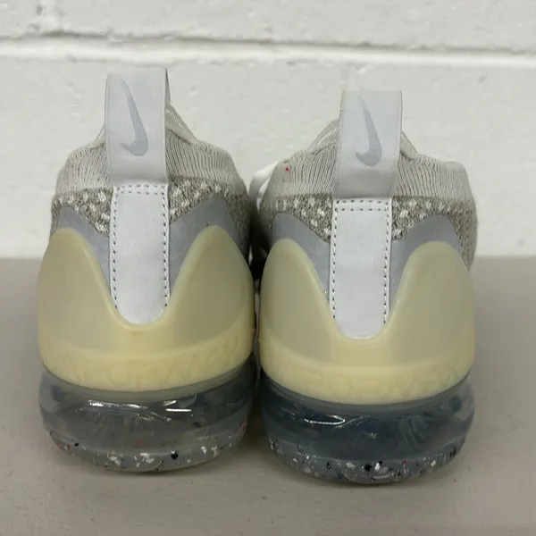 Nike Air Vapormax 2021 FK Womens White/White-Pure Platinum Sz 10 (DC4112-100) - Image 2