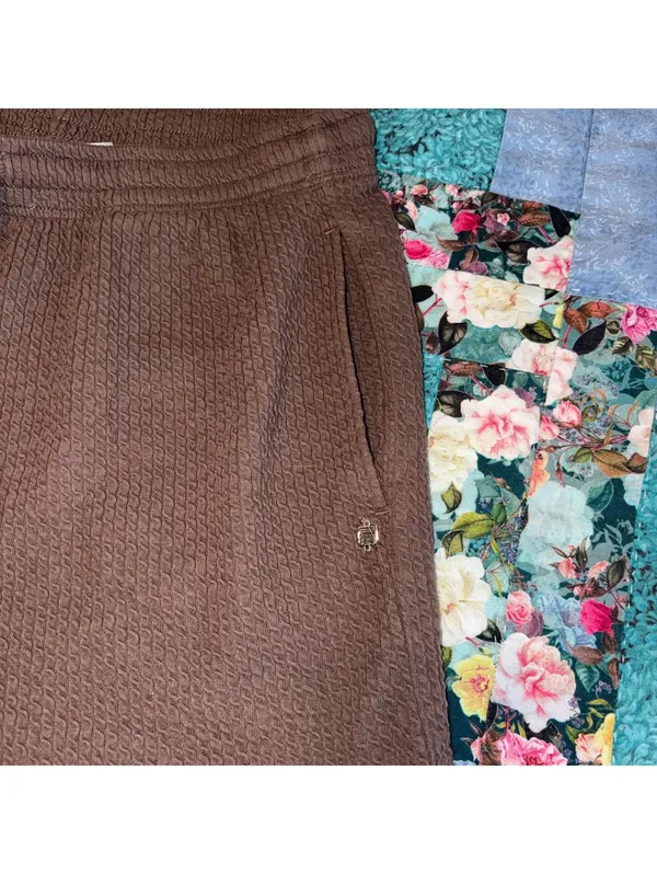 Fabletics Medium $50 Crinkle Knit High Waisted Brown Textured Athletic Shorts - Image 4