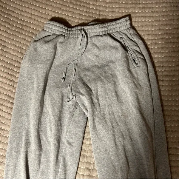 Brandy Melville grey  sweatpants - Image 3